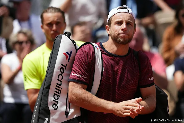 Griekspoor geeft op tegen Zverev in vierde ronde Roland Garros 