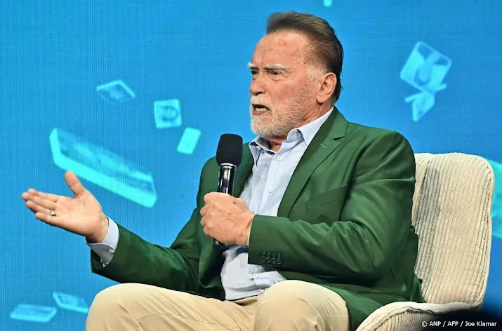 Schwarzenegger verrast ov-reizigers in Wenen met mededeling