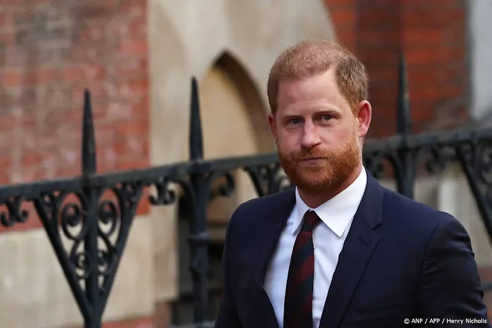 Guardian: prins Harry overwoog achternaam te wijzigen in Spencer