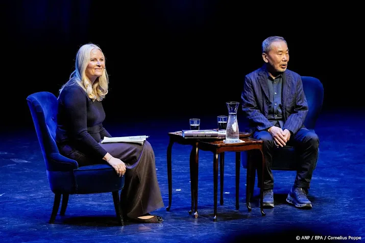 Mette-Marit ontmoet sterauteur Haruki Murakami