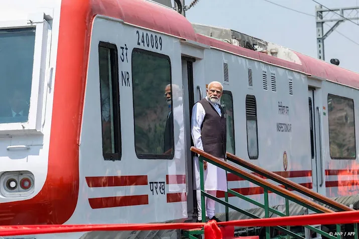 Indiase premier Modi opent nieuwe spoorweg in betwist Kasjmir