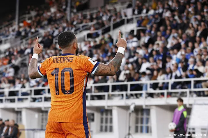 Depay scoort snel voor Oranje en nadert Van Persie  