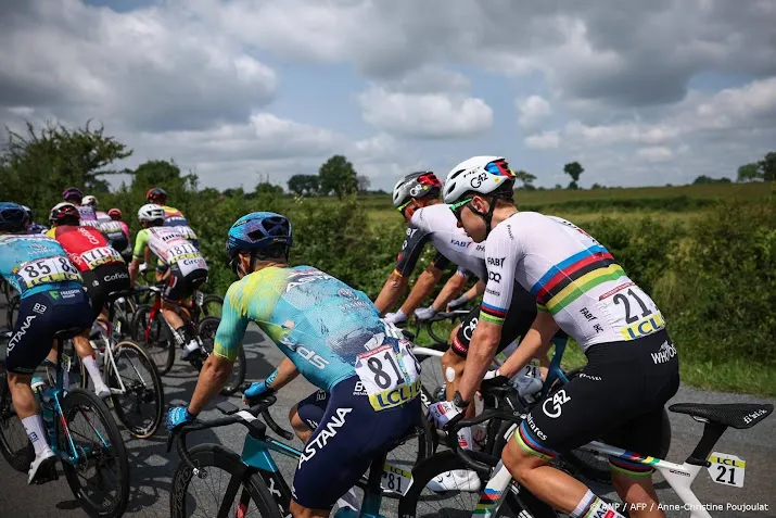 Pogacar wint eerste etappe in Critérium du Dauphiné