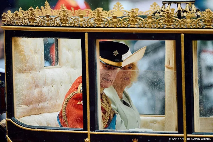 Charles weer met koets tijdens Trooping the Colour