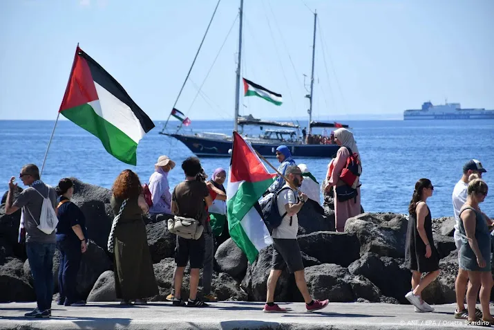 Israël: activistenschip verandert koers, op weg naar kust Israël