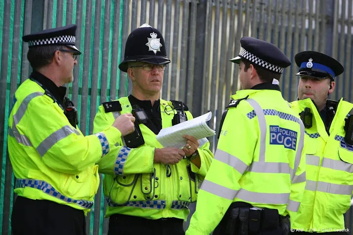 Vijftien agenten gewond bij raciaal geweld Noord-Ierland