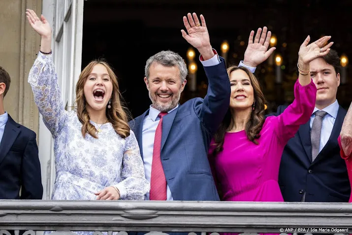 Frederik, Mary en Josephine wandelen op eiland Koltur