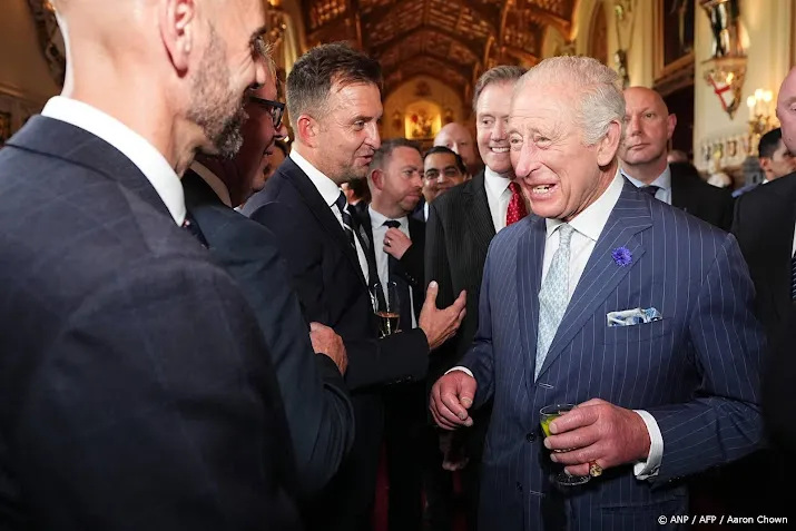 Charles ontvangt winnaars van prijs voor Britse bedrijven