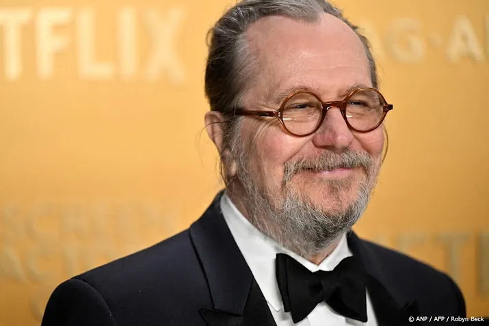 Gary Oldman en David Beckham geridderd door koning Charles
