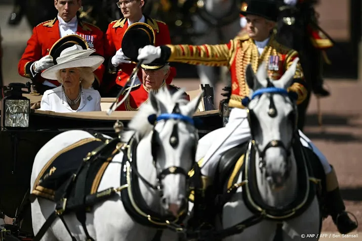 Britse royals houden minuut stilte voor slachtoffers crash India