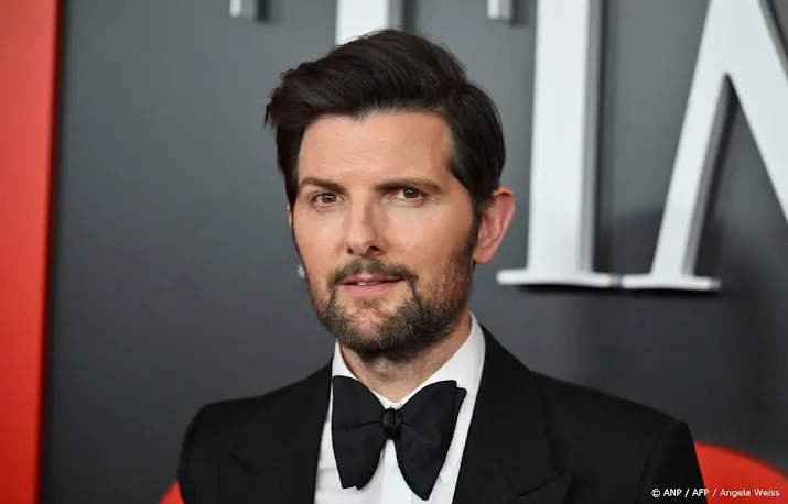 Adam Scott krijgt lange spraakberichten van collega Kristen Bell