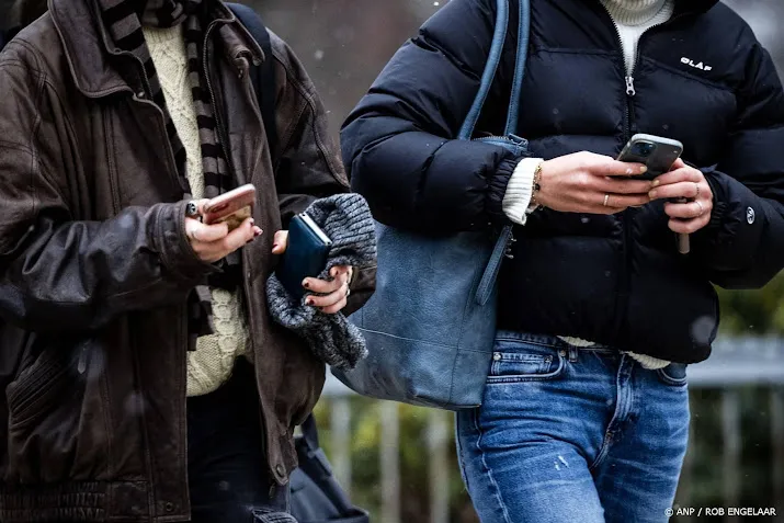 Onderzoek: jongeren vinden hun weg naar reguliere media niet