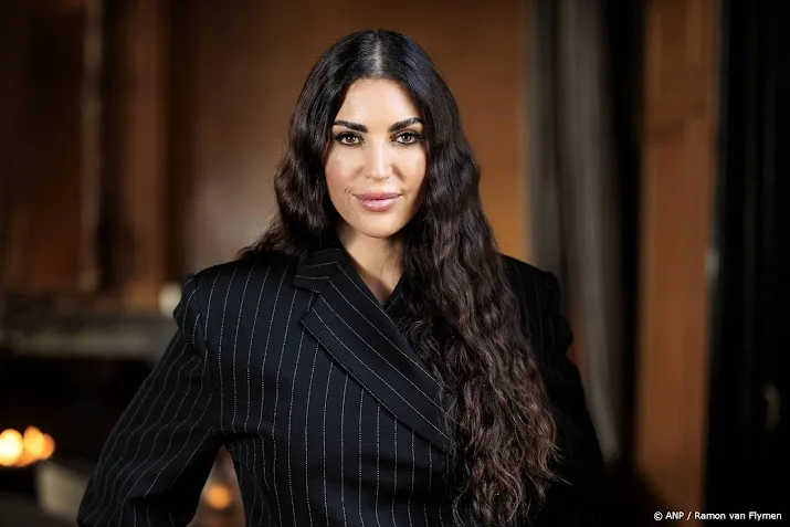 Yolanthe brak bekken, onderrug en nek bij val van paard op Ibiza