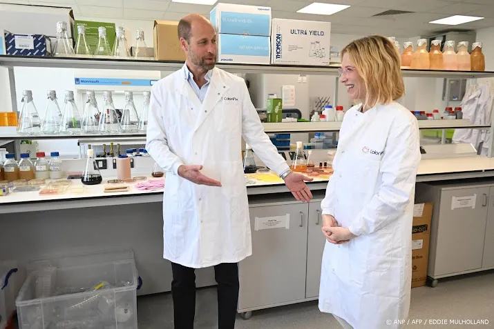 Prins William bezoekt duurzaam verfbedrijf met Cate Blanchett