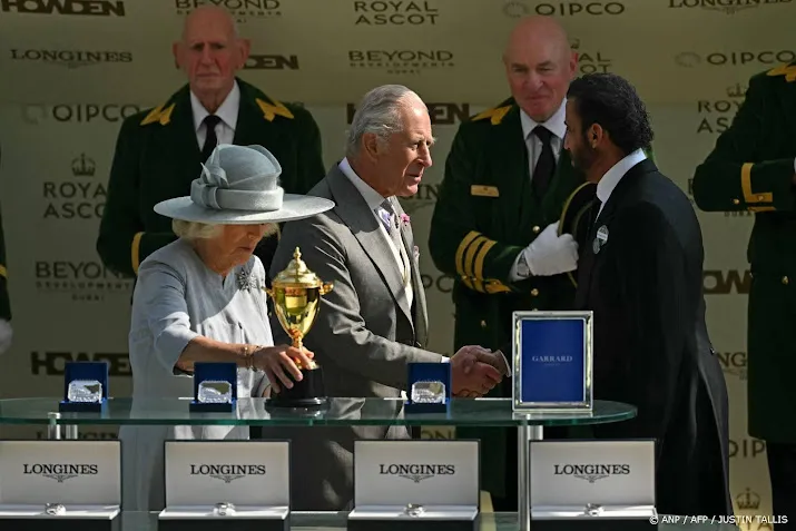 Charles en Camilla reiken prijzen uit op derde dag Royal Ascot