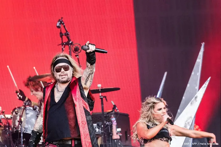 Dolly Parton en metalband Mötley Crüe brengen single uit
