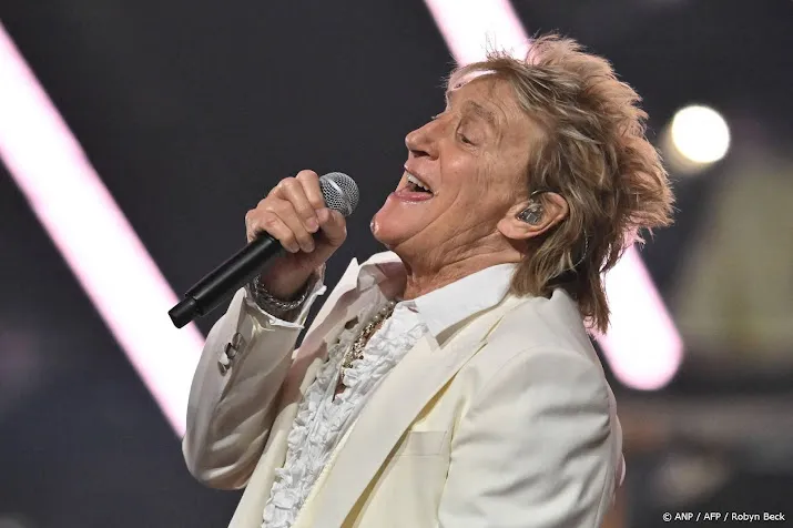 Rod Stewart klaagt over 'theetijdslot' op Glastonbury