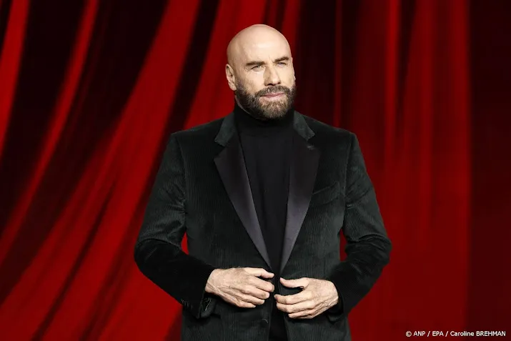 John Travolta verrast Grease-fans met optreden als Danny Zuko 
