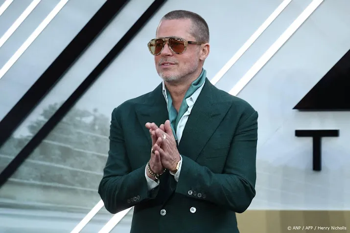 Brad Pitt raadt jonge acteurs superheldenfilms af
