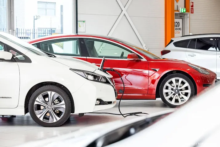 Tweedehandsautoverkoop stijgt, groei elektrische auto's zwakt af