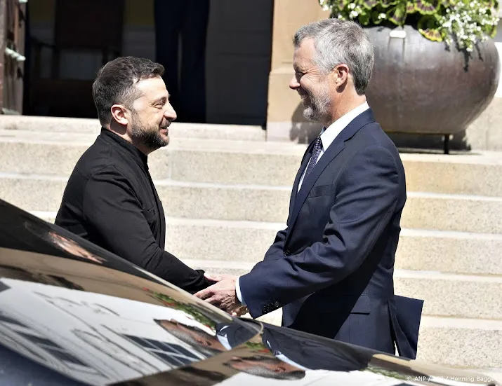 Zelensky op receptie van Frederik en Mary op Deens schip