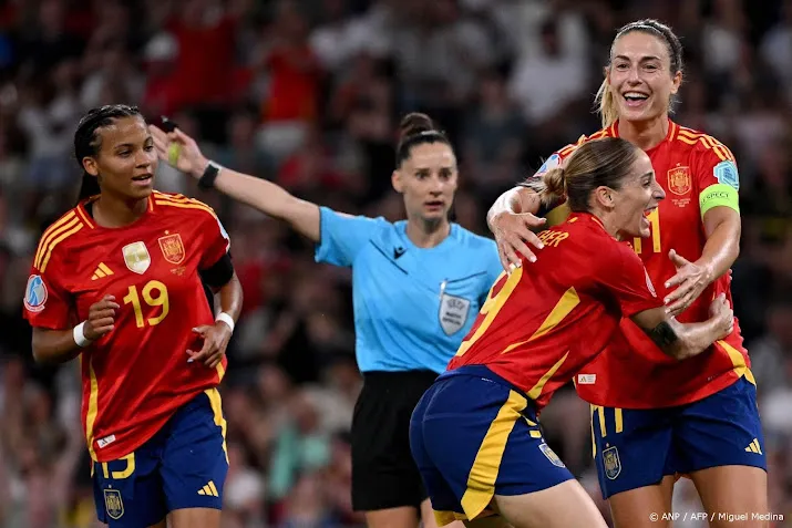 Wereldkampioen Spanje begint EK met ruime overwinning op Portugal