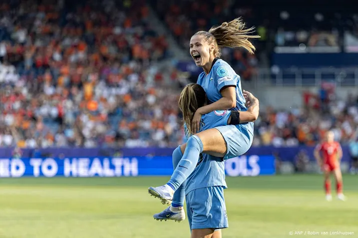 Oranjevrouwen beginnen EK met 3-0-zege op debutant Wales