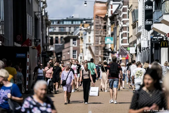 Consumenten geven meer uit aan goederen en diensten