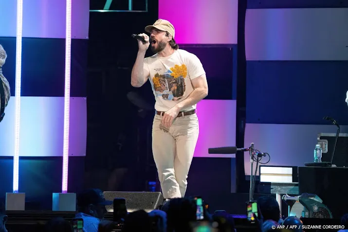 Countryzanger Sam Hunt verwelkomt derde kind