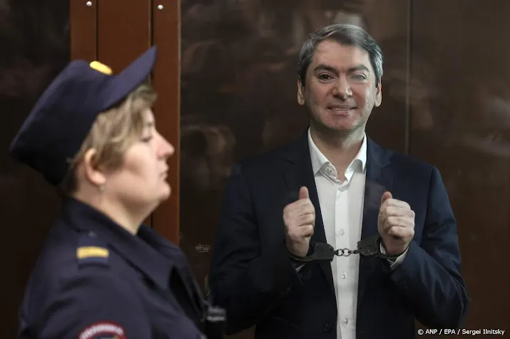 Russische verkiezingswaarnemer stopt na vervolging topman