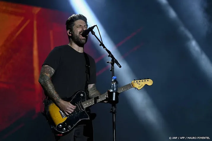 Gitarist Fall Out Boy neemt pauze na operatie aan hand
