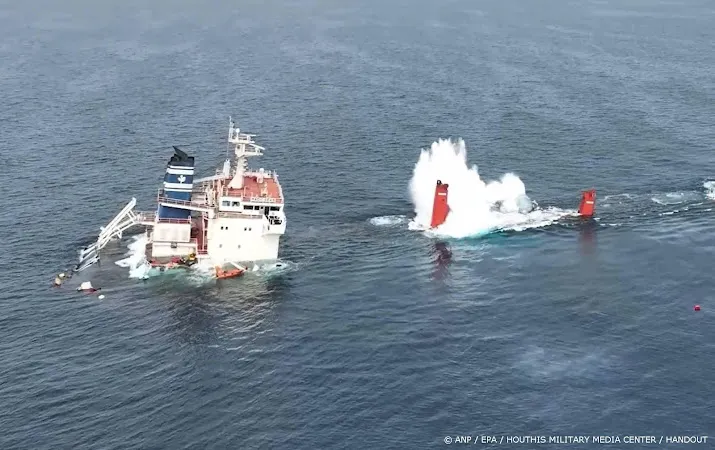 Aangevallen vrachtschip Rode Zee gezonken, doden op ander schip