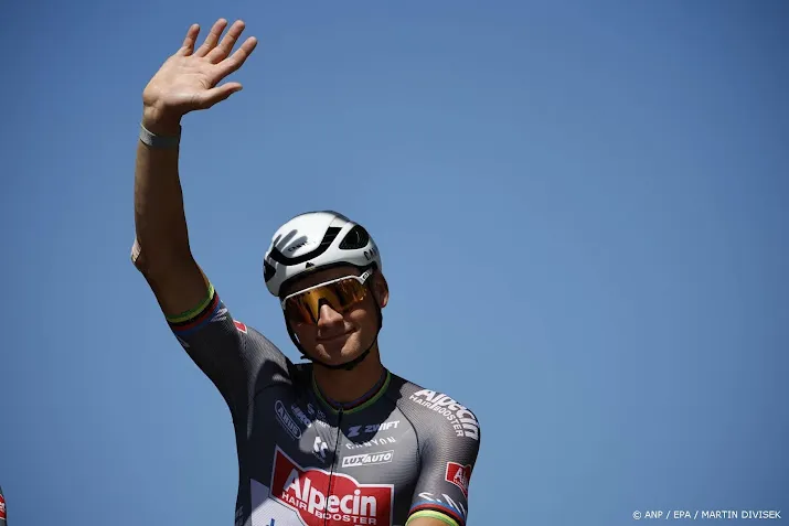 Van der Poel rijdt 'leeg' naar boven, maar pakt toch gele trui