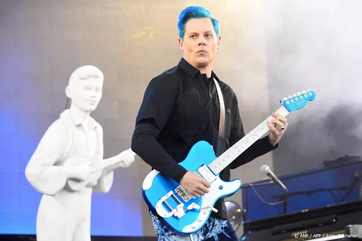 Jack White krijgt eerste mobieltje voor vijftigste verjaardag