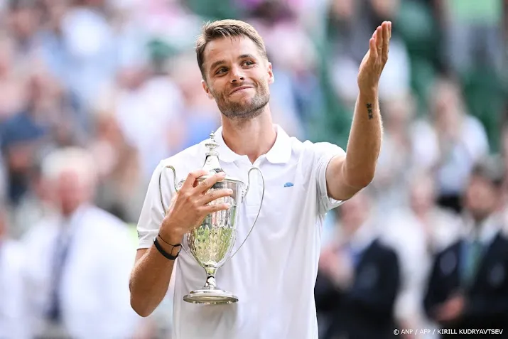 Verbeek laat Centre Court Wimbledon zingen voor jarige vader