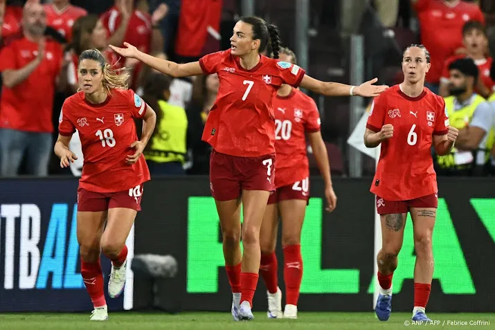 PSV'er Xhemaili schiet Zwitserland naar kwartfinales EK