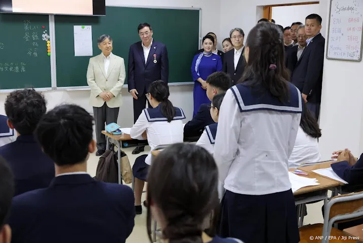 Naruhito spreekt Mongoolse schoolkinderen op Japanse school