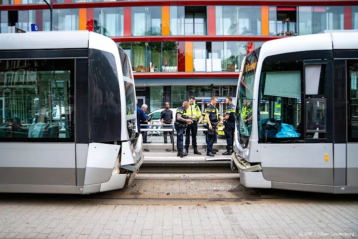 Acht lichtgewonden bij botsing tussen trams in Rotterdam