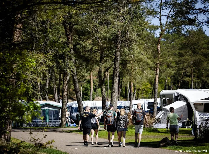 ANVR: Nederlander boekt vakantie dit jaar later en minder vaak