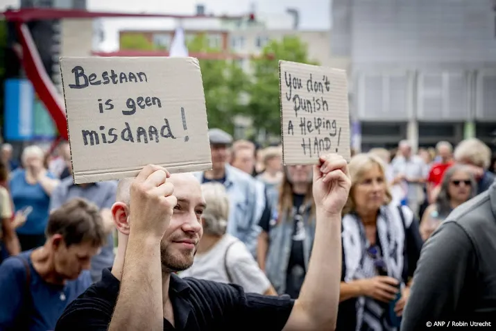 Honderden mensen in Rotterdam voor protest tegen asielwetten