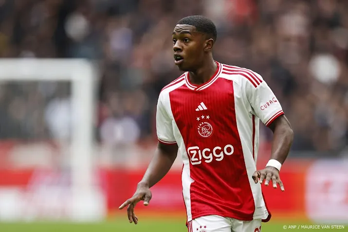 Ajax verhuurt Van Axel Dongen aan sc Heerenveen