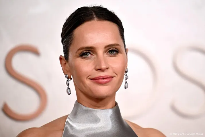 Felicity Jones maakt audioboekdebuut met Patterson-roman  
