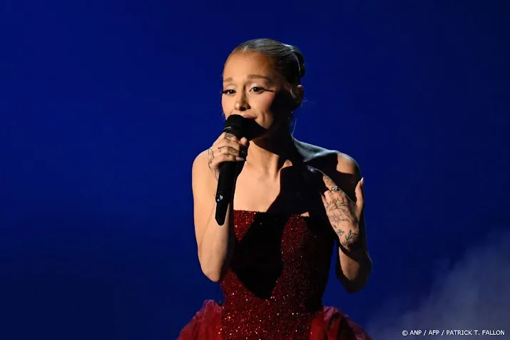 Ariana Grande verzekert fans dat ze blijft zingen