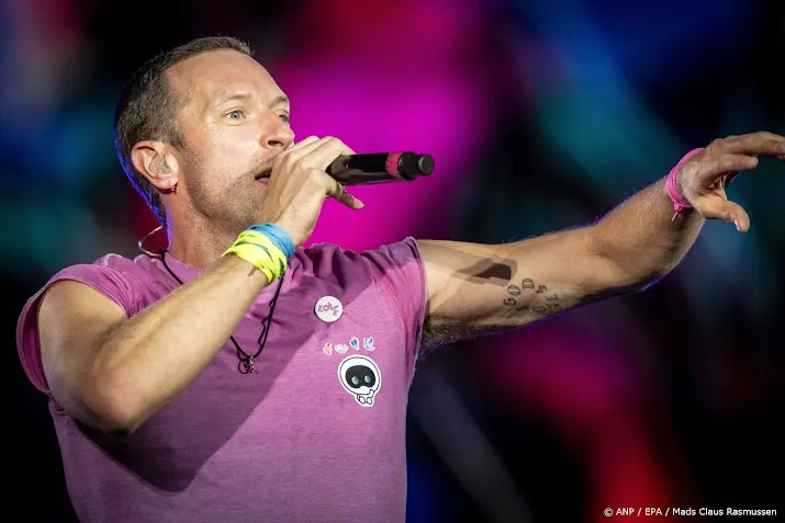 Bedrijf start intern onderzoek na kiss cam-incident bij Coldplay