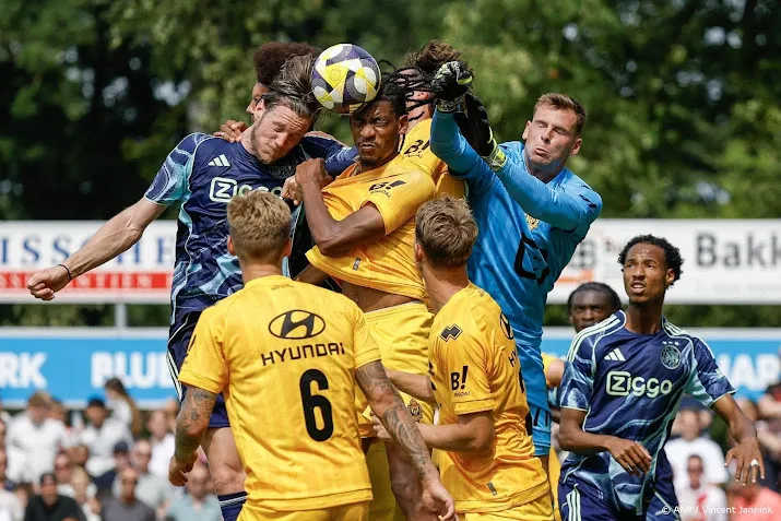 Ajax verslaat KV Mechelen in oefenduel