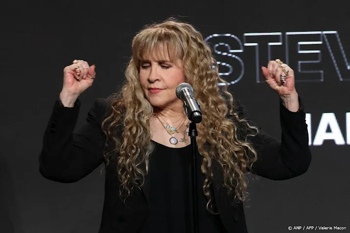 Stevie Nicks breekt schouder en zegt optredens af