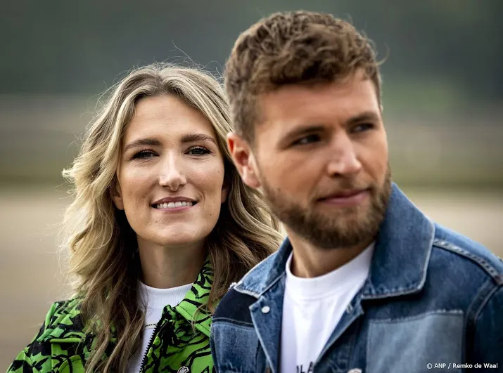 Freek voedt ongeboren zoon op met voetbalwedstrijd