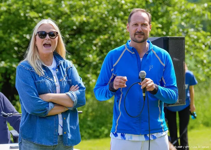 Haakon en Mette-Marit bezoeken dochter in Australië