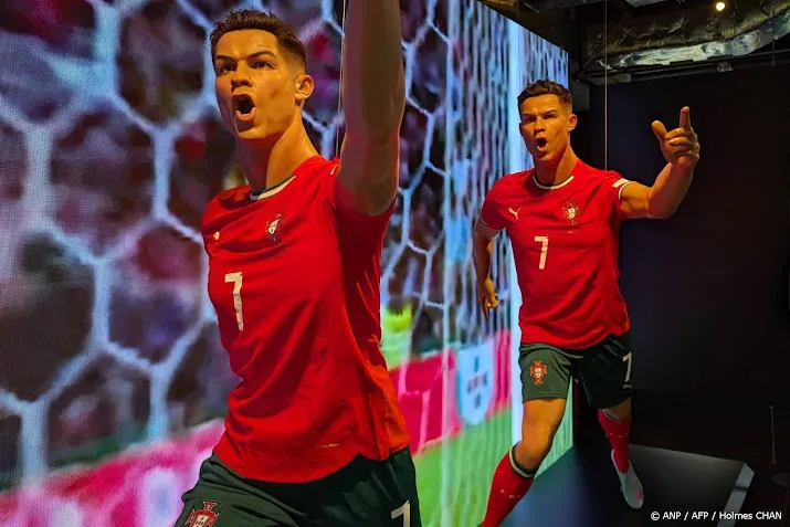Cristiano Ronaldo verrast fans met bezoek aan museum in Hongkong