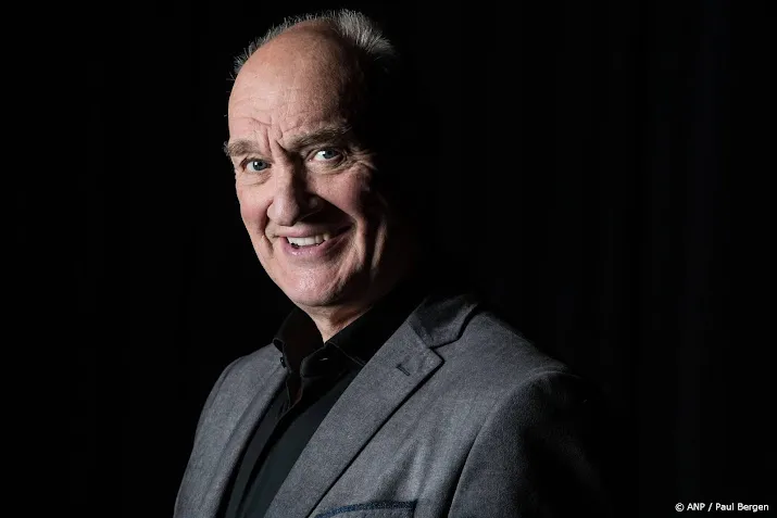 Henk Poort zingt Wilhelmus in aanloop naar F1-race in Zandvoort